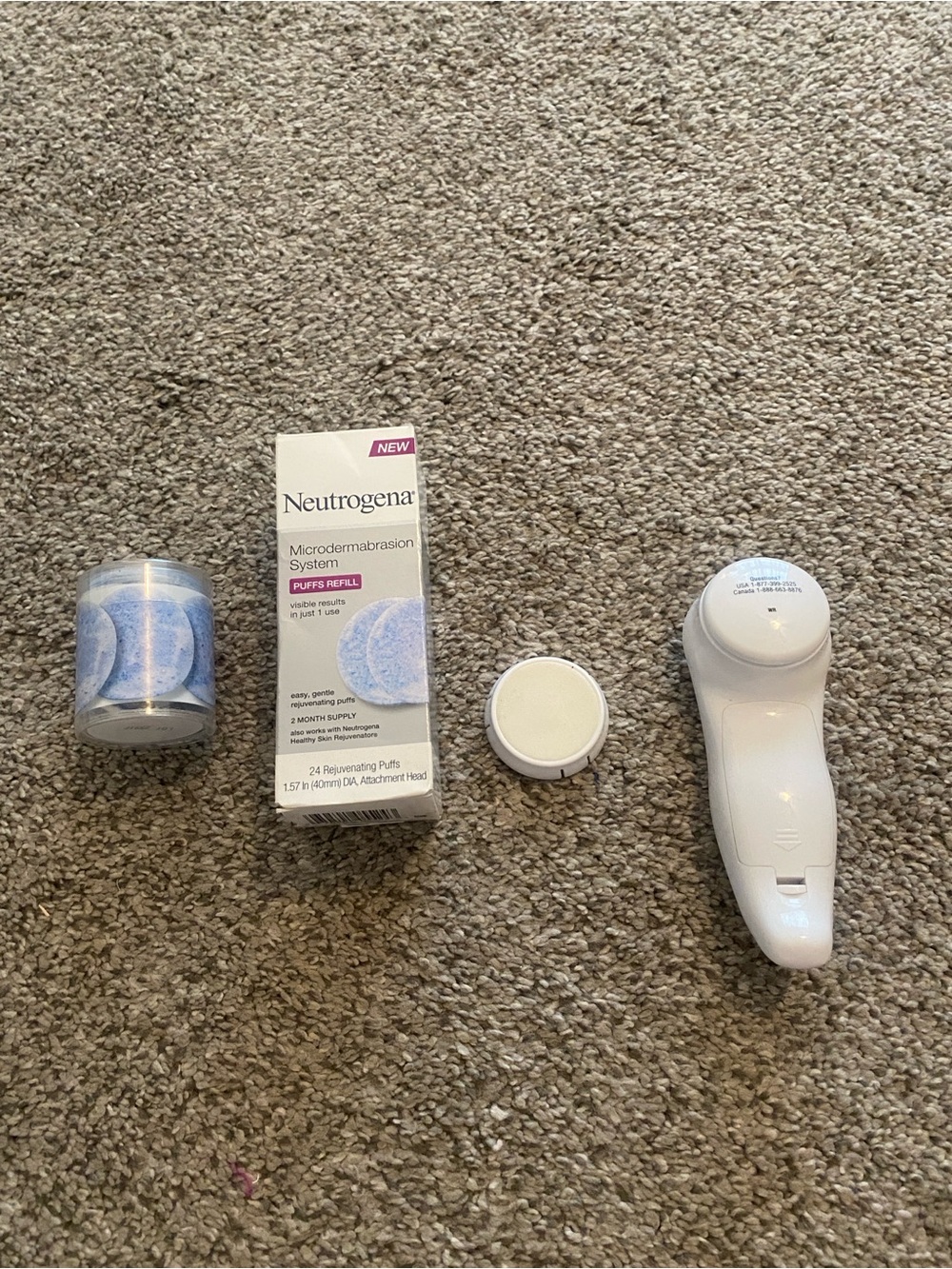 Neutrogena White and Light Blue Microdermabrasion Kit with Refill Puffs